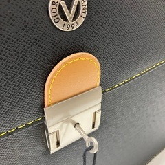 K2509-245 GIORGIO VALENTI ビジネスバッグ ショルダーストラップ・カギ付き 中古の画像