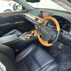 車検ロングR9/9まで 修復歴無 LS600h 上級グレード バージョンL 後期の中の改良後モデル 三眼LEDヘッドライト 後席リクライニングシートの画像