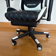 ゲーミングチェア　EXRACING(国内メーカー)の画像