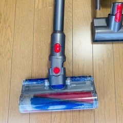 Dyson V8コードレスクリーナー✨ 付属品あり／使用に問題なしの画像