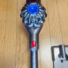 Dyson V8コードレスクリーナー✨ 付属品あり／使用に問題なしの画像