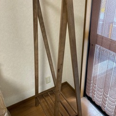 木製ハンガーラックの画像