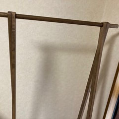 木製ハンガーラックの画像