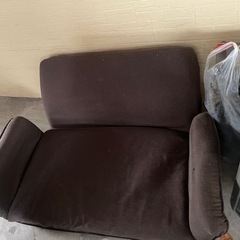 （決まりました）小さい冷蔵庫、ソファー、冷蔵庫の画像