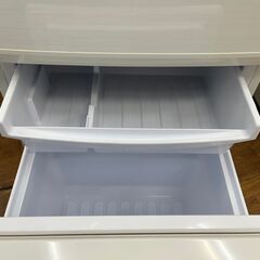【リサイクルショップどりーむ鹿大前店】No.2735 冷蔵庫 SHARP/シャープ 2017年製 137L ※扉側トレイ欠品ありの画像