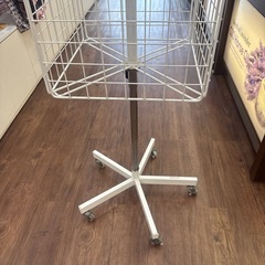 四面回転ネット什器の画像