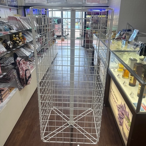 四面回転ネット什器