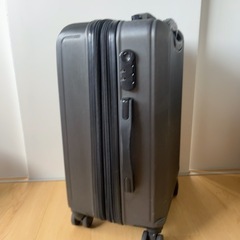 【無料】スーツケース（登機サイズ／収納・部品取り用）の画像