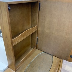 アンティークドレッサーの画像