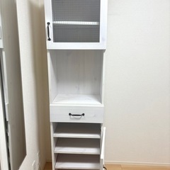 白い棚(シェルフ)の画像