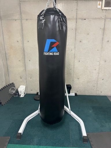 【ほぼ新品】サンドバッグ（吊り下げスタンド付き）