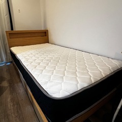 ベッド、マットレスの画像