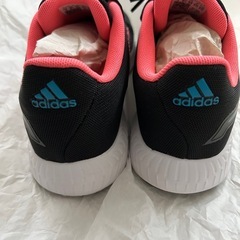 新品　adidas スニーカー　21.5cmの画像
