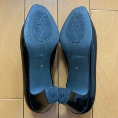 【訳あり】GINZA yoshinoya エナメルパンプス 黒 21cmの画像