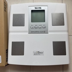【ほぼ未使用・美品】タニタ体重計の画像