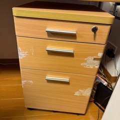 学習机、棚、ライトの画像
