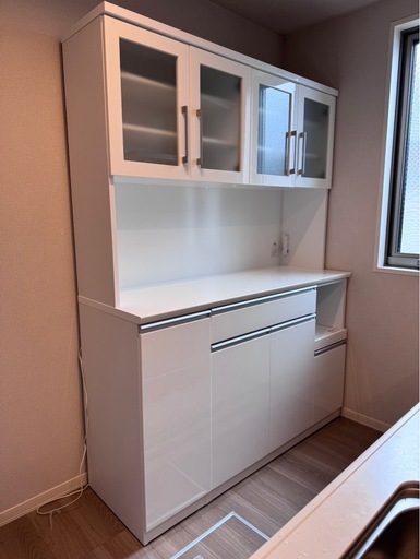 キッチンボード　食器棚