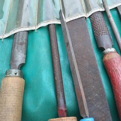 逗子 金やすり 鉄工ヤスリ 大工道具 DIY 工具 ガーデン 金属製ヤスリ ステンレス アルミ 黄銅 チタン 表面アラサ標準片 スカットヤスリスカットヤスリ彫金工具 模型作業 金属平ヤスリ ファイルセット木彫り 針やすり クラフト ガラス 石彫刻 研磨 ツール 切断 修理 ハンドツール セラミック 平ヤスリ 丸棒 精密ヤスリ 木工 ホビー用 棒やすりの画像