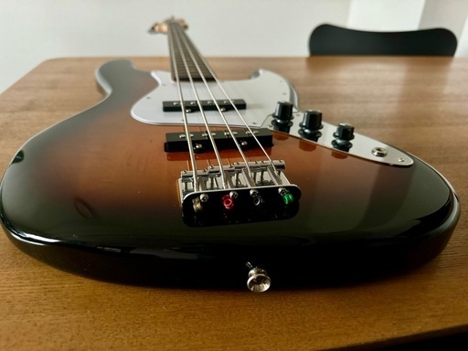 美品　スクワイヤー　ジャズベース　Squier by fender フェンダー エレキベース