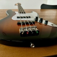 美品　スクワイヤー　ジャズベース　Squier by fender フェンダー エレキベース　ソフトケース付きの画像