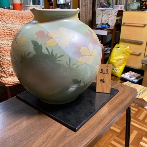 ☆超お値下げしました☆九谷焼　吉臣作　花入れです。 新品未使用 九谷焼 吉臣作 花柄 花瓶 花器 壺 フラワーベース