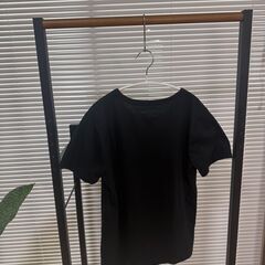 【引き取り限定】ブラックTシャツ／ロボットワンポイントデザイン／半袖 メンズM～Lサイズ相当の画像