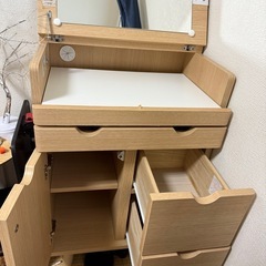 メイクアップドレッサーの画像