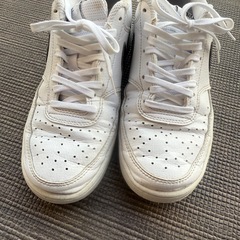 NIKE スニーカー　23.5cmの画像