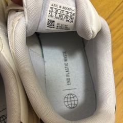 25.5adidasスニーカーの画像