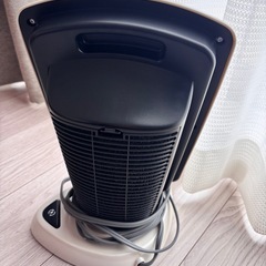 DeLonghi DCH3350J-W セラミックファンヒーターの画像