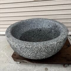 兵庫県三田市直接引取り限定 餅つき 石臼 御影石 鉢形 餅臼 二升用 本格派タイプの餅つき石臼 庭石 めだか鉢の画像