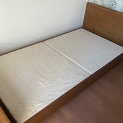 シモンズベットマットレス付きの画像
