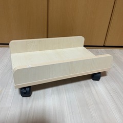 PCデスクトップ用　キャスター付き台車　の画像