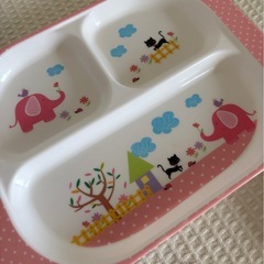 お子様ランチプレート　子ども用食器　ピンク系2枚セット　プラスチック　おまけ付の画像