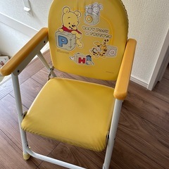 お話中。木製歩行器、パズル、汽車？、プーさん椅子の画像