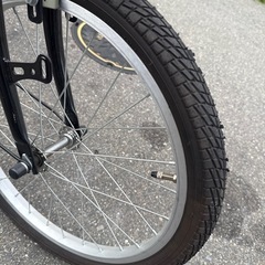 折りたたみ自転車 6段変速 カゴ・ライト・鍵・の画像