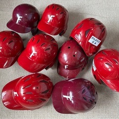 野球のヘルメット(9個)の画像