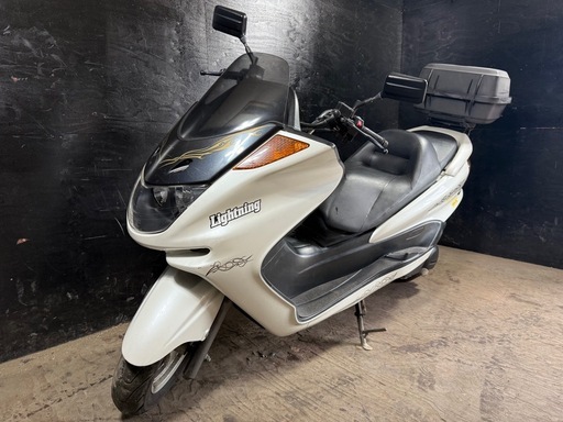 ★支払総額 4.8万円★定休日なし！いつでも現車確認可能です！ ヤマハ マジェスティ250 白 SG03J 外観良好！ リアボックス、リアキャリア付き！ 激安ビッグ！ ちょっとした足に♪