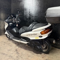 ★支払総額 4.8万円★定休日なし！いつでも現車確認可能です！ ヤマハ マジェスティ250 白 SG03J 外観良好！ リアボックス、リアキャリア付き！ 激安ビッグ！ ちょっとした足に♪の画像