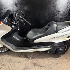 ★支払総額 4.8万円★定休日なし！いつでも現車確認可能です！ ヤマハ マジェスティ250 白 SG03J 外観良好！ リアボックス、リアキャリア付き！ 激安ビッグ！ ちょっとした足に♪の画像