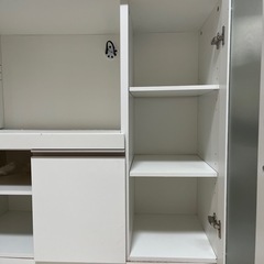 食器棚の画像
