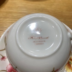ケーキ皿とカップ&ソーサーの画像