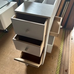 美品！ニトリ ドレッサーにもなるメイクワゴンの画像