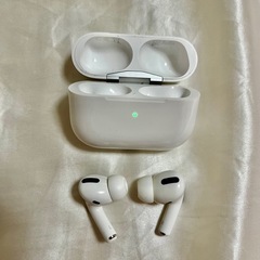 美品✨純正品 AirPods Pro 第1世代 本体 充電ケース付きの画像