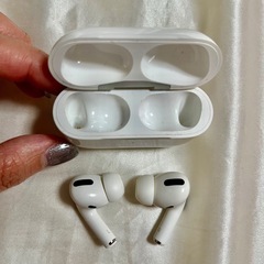 美品✨純正品 AirPods Pro 第1世代 本体 充電ケース付きの画像