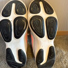 Nike メッシュランニングシューズ 23.0cm グレー/ピンクの画像