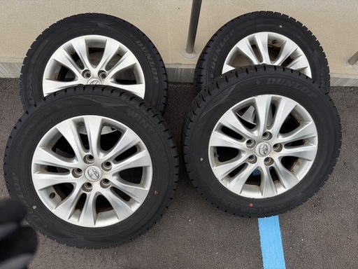 スタッドレスタイヤ　205/60R16