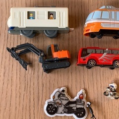 ミニカーなどオモチャいろいろの画像