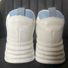 スニーカー厚底の画像