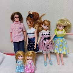 リカちゃんハウス、チャイムでピンポンかぞくでゆったりさん＆おしゃべりいっぱいリカちゃんキッチン＆別売り人形6体＆犬小屋＆冷蔵庫の画像